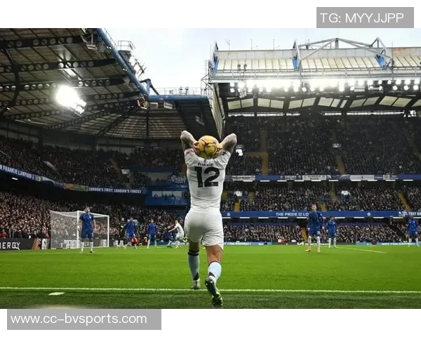 弗兰克谈对阵埃弗顿战术喜欢大力界外球穆阿尼接近首发阵容