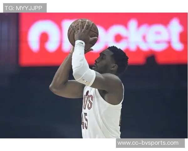 普尔上半场表现平平三分命中率低迷但罚球全中助球队保持竞争力