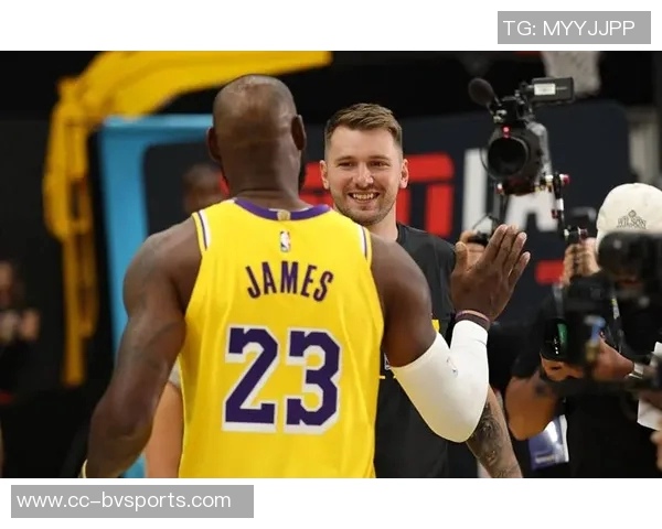 雷迪克透露东契奇詹姆斯今日进行个人技术训练东契奇健康状况良好